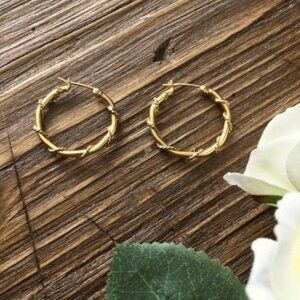 Vintage Gold Tone Dainty 1" Hoop Earrings - Textured Twisted Rope